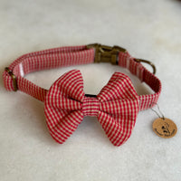 Medium bow tie collar